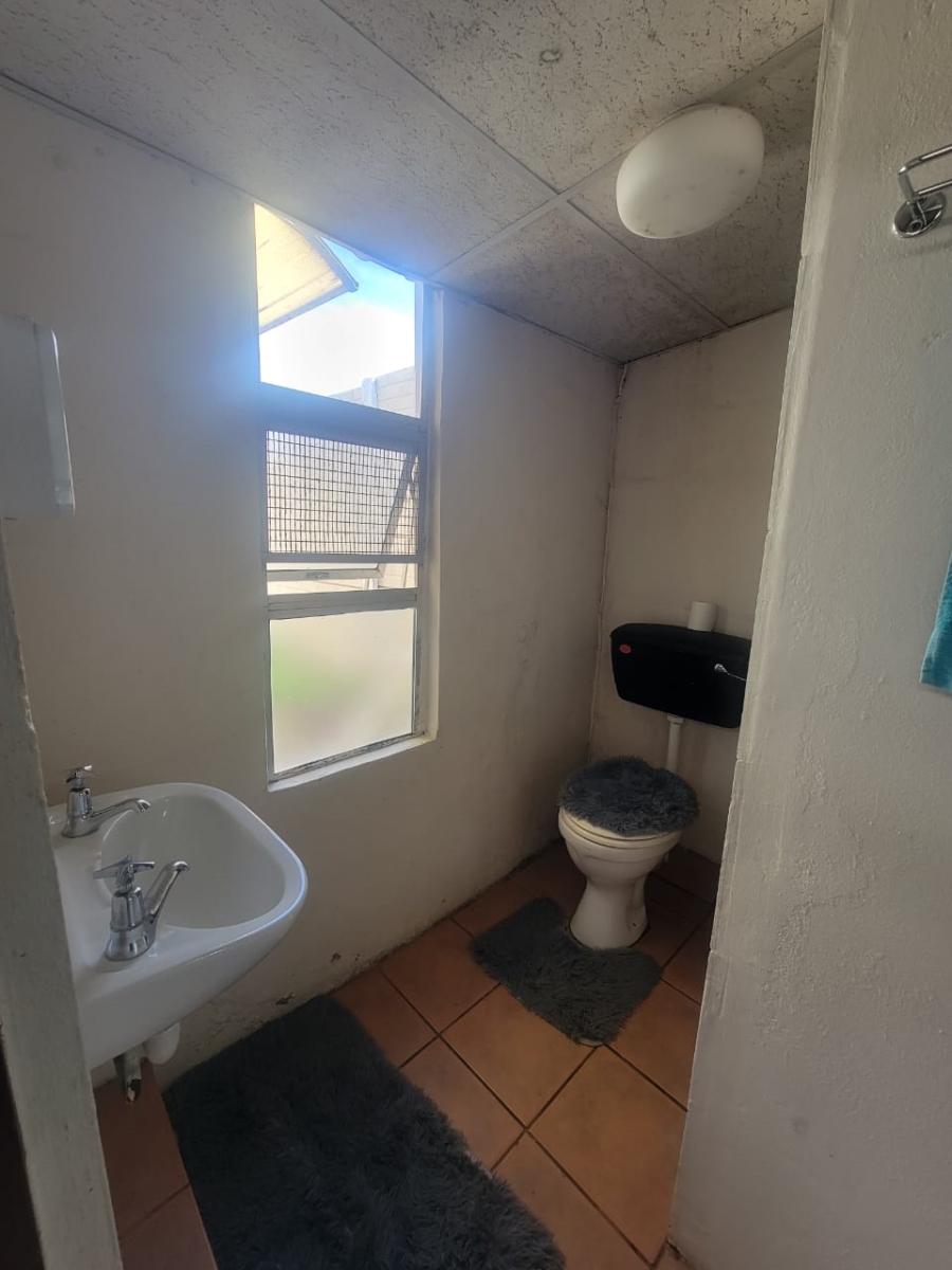 To Let 2 Bedroom Property for Rent in Ruyterwacht Western Cape